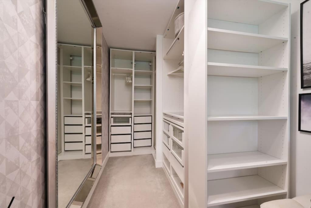 Appartamento Boutique Designer With Balcony-2 Bedroom Londra