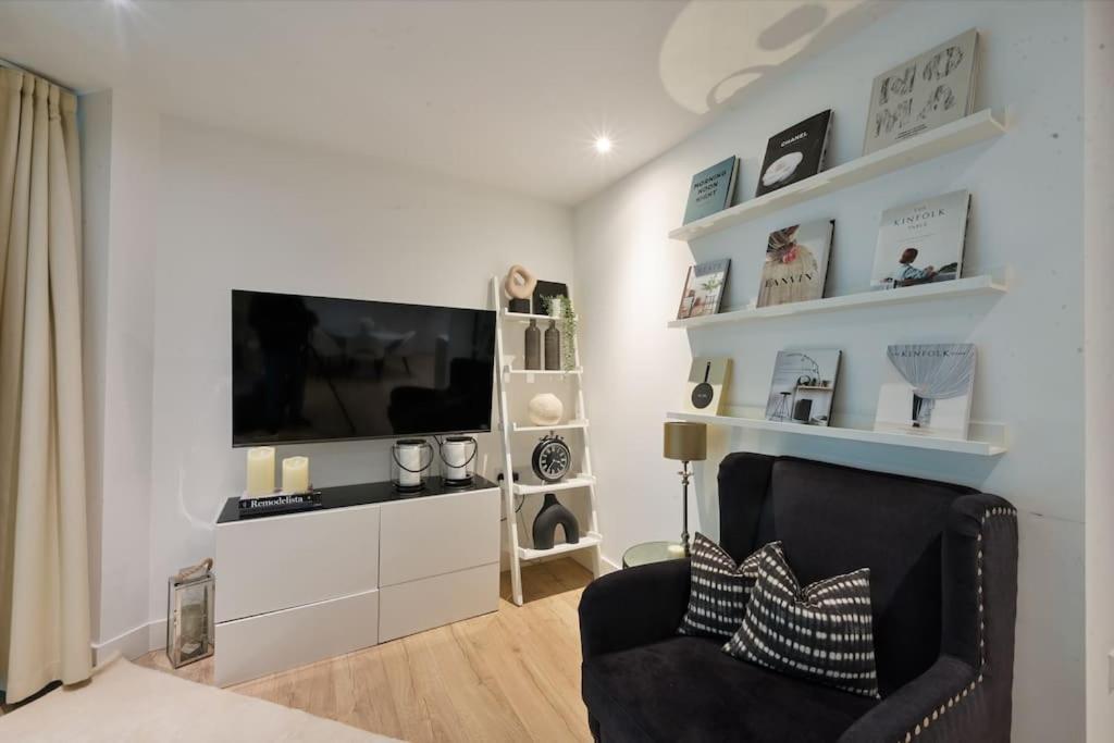 Boutique Designer With Balcony-2 Bedroom Appartamento